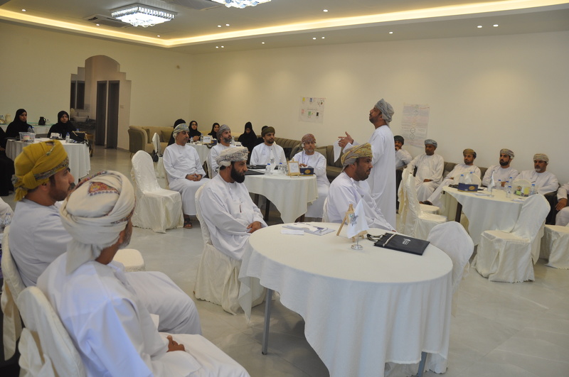  الاحتفال باختتام  حلقة عمل حول الإبداع والابتكار لمواكبة رؤية عمان 2040 لرؤساء الأقسام والموظفين بتعليمية محافظة الظاهرة