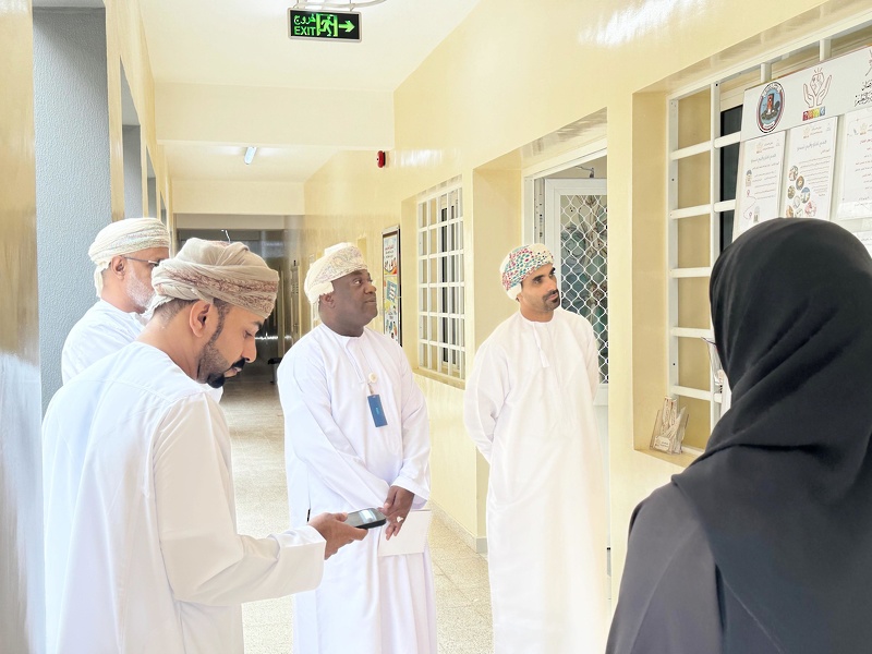  متابعة البرنامج الصيفي لطلبة المدارس بتعليمية ظفار