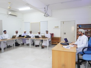 تنظيم برنامج تدريبي لفرق الاشراف التربوي اللامركزية لتقويم أداء المدارس بتعليمية محافظة الظاهرة 