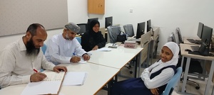 لجنة التحكيم النهائية لمسابقة القرآن الكريم تقيم طلبة الدمج الفكري والتوحد بتعليمية محافظة الظاهرة 