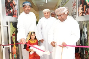 افتتاح المعرض الفني ( حكاية لون ) بمدرسة رياض الشرقية