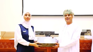 تكريم المجيدين في مسابقات الأنشطة التربوية بشمال الباطنة