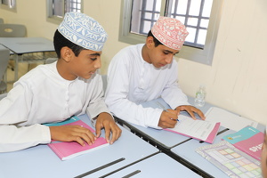 150طالبا وطالبة يشاركون في البرنامج الصيفي المكثف للغة الإنجليزية  بمحافظة الداخلية